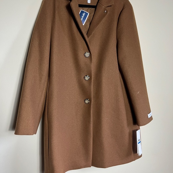 Coat - Picture 2 of 6